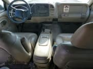 ✅ 1999 Chevrolet Suburban • VIN: 1GNFK16R5XJ507889 • Лот: 91557055. Опубликован ранее на Copart с пробегом 238 345 миль. Бесплатный доступ к архиву аукционных продаж из США и подробный отчёт об истории автомобиля на DreamBid. Изображение 8.