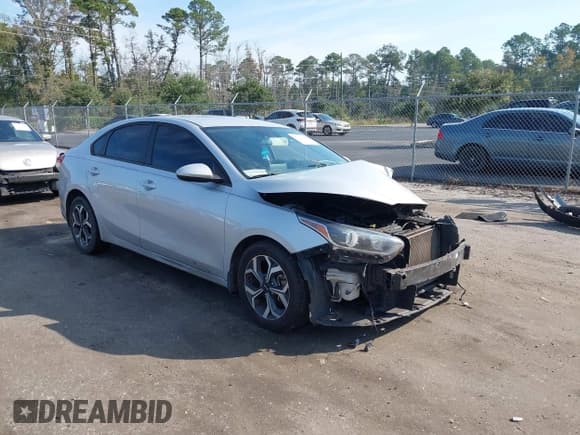 ✅ 2021 Kia Forte LXS • VIN: 3KPF24AD4ME266258 • Лот: 43500384. Опубликован ранее на IAAI с пробегом 181 024 миль. Бесплатный доступ к архиву аукционных продаж из США и подробный отчёт об истории автомобиля на DreamBid. Изображение 1.