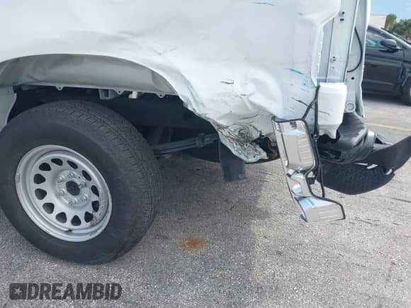 ✅ 2025 Chevrolet Silverado 1500 Work Truck • VIN: 3GCNAAEK5SG313983 • Lot: 43287404. Wystawiony na IAAI z przebiegiem 4 402 mil. Bezpłatny archiwum sprzedaży aukcyjnych z USA i szczegółowy raport historii pojazdu na DreamBid. Zdjęcie 17.