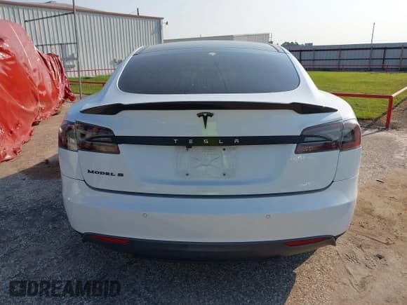 ✅ 2015 Tesla Model S 85D • VIN: 5YJSA1S22FF082785 • Lot: 43241427. Wystawiony na IAAI z przebiegiem 98 498 mil. Bezpłatny archiwum sprzedaży aukcyjnych z USA i szczegółowy raport historii pojazdu na DreamBid. Zdjęcie 16.