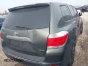 ✅ 2013 Toyota Highlander • VIN: 5TDBK3EH1DS219975 • Лот: 41605609. Опубликован ранее на IAAI с пробегом 198 555 миль. Бесплатный доступ к архиву аукционных продаж из США и подробный отчёт об истории автомобиля на DreamBid. Изображение 4.