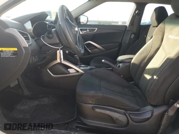 ✅ 2016 Hyundai Veloster • VIN: KMHTC6AD9GU257102 • Lot: 76329424. Wystawiony na Copart z przebiegiem 94 683 mil. Bezpłatny archiwum sprzedaży aukcyjnych z USA i szczegółowy raport historii pojazdu na DreamBid. Zdjęcie 7.