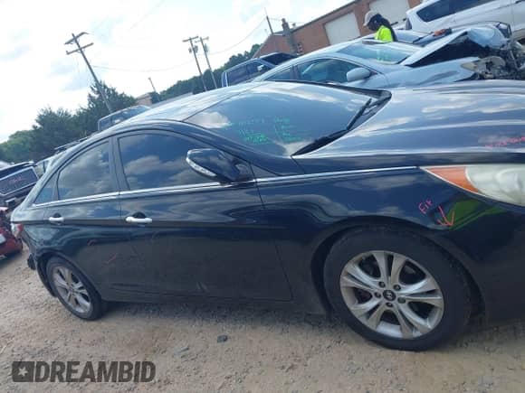 2011 Hyundai Sonata Limited z VIN 5NPEC4ACXBH238781, wystawiony jako IAAI lot #42818266 z przebiegiem 133 657 mil mil oraz . Historia ofert i sprzedaży dostępna na DreamBid. Obrazek 13.