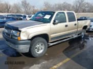 ✅ 2004 Chevrolet Silverado 2500HD LS • VIN: 1GCHK23U54F130334 • Lot: 41632687. Wystawiony na IAAI z przebiegiem Nie podano. Bezpłatny archiwum sprzedaży aukcyjnych z USA i szczegółowy raport historii pojazdu na DreamBid. Zdjęcie 2.