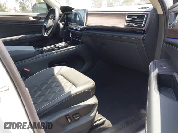 ✅ 2024 Volkswagen Atlas SEL Premium R-Line • VIN: 1V2FR2CA9RC580004 • Lot: 42573560. Wystawiony na IAAI z przebiegiem 10 349 mil. Bezpłatny archiwum sprzedaży aukcyjnych z USA i szczegółowy raport historii pojazdu na DreamBid. Zdjęcie 5.