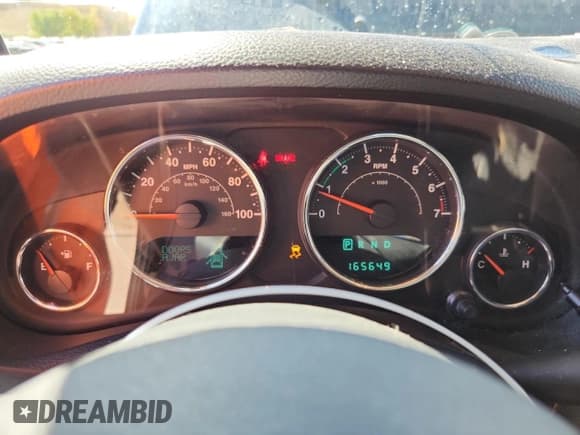 ✅ 2014 Jeep Wrangler Unlimited Sport • VIN: 1C4BJWDG4EL113276 • Lot: 84643525. Listed on Copart with 165,649 mi. Free auction sales archive from the USA and detailed vehicle history report at DreamBid. Image 9.