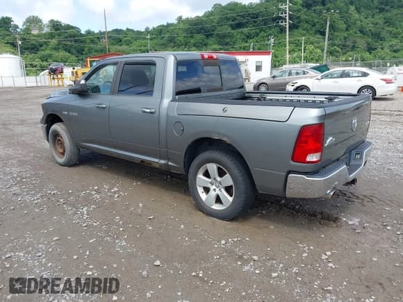 ✅ 2009 Dodge 1500 Laramie • VIN: 1D3HV13T69J527085 • Lot: 42557525. Wystawiony na IAAI z przebiegiem 100 750 mil. Bezpłatny archiwum sprzedaży aukcyjnych z USA i szczegółowy raport historii pojazdu na DreamBid. Zdjęcie 3.