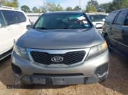 ✅ 2013 Kia Sorento LX • VIN: 5XYKT4A22DG367909 • Лот: 43589569. Опубликован ранее на IAAI с пробегом 205 597 миль. Бесплатный доступ к архиву аукционных продаж из США и подробный отчёт об истории автомобиля на DreamBid. Изображение 6.