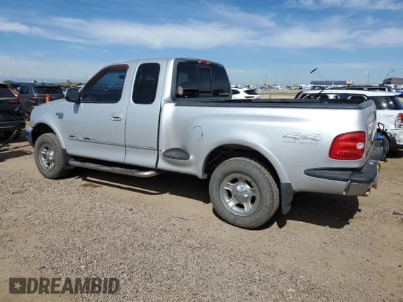✅ 1999 Ford F-150 XL • VIN: 1FTRX08L3XKA96271 • Lot: 82121395. Wystawiony na Copart z przebiegiem Nie podano. Bezpłatny archiwum sprzedaży aukcyjnych z USA i szczegółowy raport historii pojazdu na DreamBid. Zdjęcie 2.