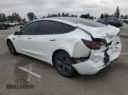 ✅ 2022 Tesla Model 3 • VIN: 5YJ3E1EAXNF153340 • Lot: 93313555. Wystawiony na Copart z przebiegiem 33 005 mil. Bezpłatny archiwum sprzedaży aukcyjnych z USA i szczegółowy raport historii pojazdu na DreamBid. Zdjęcie 2.