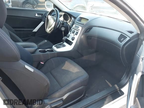 ✅ 2010 Hyundai Genesis Coupe Premium • VIN: KMHHT6KD0AU030389 • Lot: 41449455. Wystawiony na IAAI z przebiegiem 173 318 mil. Bezpłatny archiwum sprzedaży aukcyjnych z USA i szczegółowy raport historii pojazdu na DreamBid. Zdjęcie 5.