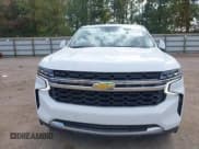 ✅ 2023 Chevrolet Suburban LS • VIN: 1GNSKBKD8PR333445 • Lot: 43424399. Wystawiony na IAAI z przebiegiem 53 712 mil. Bezpłatny archiwum sprzedaży aukcyjnych z USA i szczegółowy raport historii pojazdu na DreamBid. Zdjęcie 12.