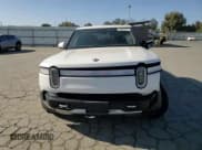 ✅ 2022 Rivian R1T Adventure • VIN: 7FCTGAAA9NN009189 • Lot: 56009235. Wystawiony na Copart z przebiegiem 28 994 mil. Bezpłatny archiwum sprzedaży aukcyjnych z USA i szczegółowy raport historii pojazdu na DreamBid. Zdjęcie 13.