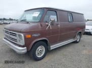 ✅ 1988 Chevrolet Chevy Van • VIN: 1GCEG25H4J7104141 • Лот: 43097646. Опубликован ранее на IAAI с пробегом 10 988 миль. Бесплатный доступ к архиву аукционных продаж из США и подробный отчёт об истории автомобиля на DreamBid. Изображение 2.