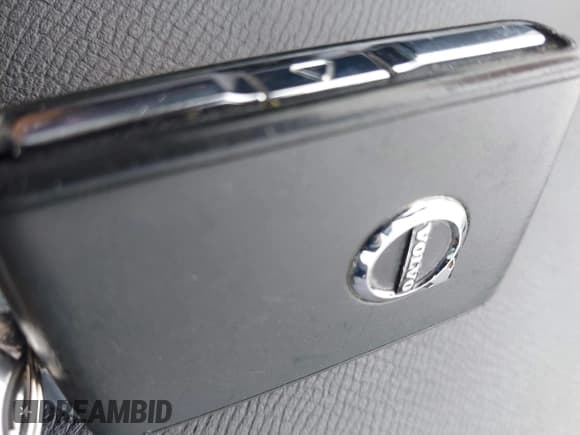 ✅ 2017 Volvo XC90 Momentum • VIN: YV4A22PK1H1142989 • Lot: 42649552. Listed on IAAI with 109,600 mi. Free auction sales archive from the USA and detailed vehicle history report at DreamBid. Image 11.