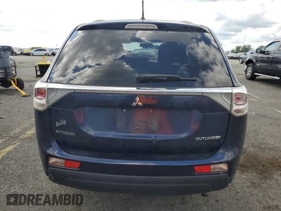2014 Mitsubishi Outlander SE с VIN JA4AD3A31EZ013890, выставлен на аукционе Copart как лот 80762725 с пробегом 195 474 миль миль и Списание • Salvage title. История ставок и продаж доступна на DreamBid. Изображение 6.