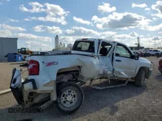 2008 Chevrolet Silverado 2500HD LTZ z VIN 1GCHK23608F209353, wystawiony jako Copart lot #67325535 z przebiegiem 296 209 mil mil oraz Szkoda całkowita • Salvage title. Historia ofert i sprzedaży dostępna na DreamBid. Obrazek 3.