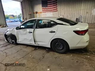 ✅ 2024 Nissan Sentra S • VIN: 3N1AB8BV9RY285700 • Lot: 87404295. Wystawiony na Copart z przebiegiem 59 338 mil. Bezpłatny archiwum sprzedaży aukcyjnych z USA i szczegółowy raport historii pojazdu na DreamBid. Zdjęcie 2.