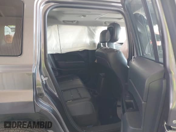 ✅ 2015 Jeep Patriot Latitude • VIN: 1C4NJPFA5FD157567 • Lot: 43719581. Wystawiony na IAAI z przebiegiem Nie podano. Bezpłatny archiwum sprzedaży aukcyjnych z USA i szczegółowy raport historii pojazdu na DreamBid. Zdjęcie 8.