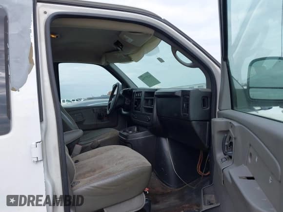 ✅ 2008 Chevrolet Express Passenger • VIN: 1GAHG39K881142695 • Lot: 41257254. Listed on IAAI with 261,076 mi. Free auction sales archive from the USA and detailed vehicle history report at DreamBid. Image 5.