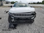 ✅ 2023 Jeep Grand Wagoneer • VIN: 1C4SJSEP2PS557840 • Лот: 69240965. Опубликован ранее на Copart с пробегом 37 285 миль. Бесплатный доступ к архиву аукционных продаж из США и подробный отчёт об истории автомобиля на DreamBid. Изображение 5.