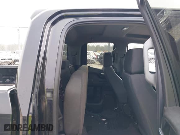 ✅ 2020 Chevrolet Silverado 1500 Custom • VIN: 1GCRWBEF3LZ196448 • Lot: 41508665. Wystawiony na IAAI z przebiegiem 95 187 mil. Bezpłatny archiwum sprzedaży aukcyjnych z USA i szczegółowy raport historii pojazdu na DreamBid. Zdjęcie 8.