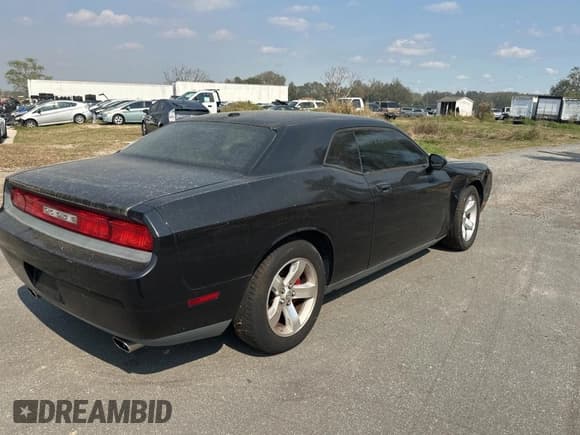 ✅ 2009 Dodge Challenger SE • VIN: 2B3LJ44V89H577103 • Lot: 45379355. Wystawiony na Copart z przebiegiem 172 791 mil. Bezpłatny archiwum sprzedaży aukcyjnych z USA i szczegółowy raport historii pojazdu na DreamBid. Zdjęcie 4.