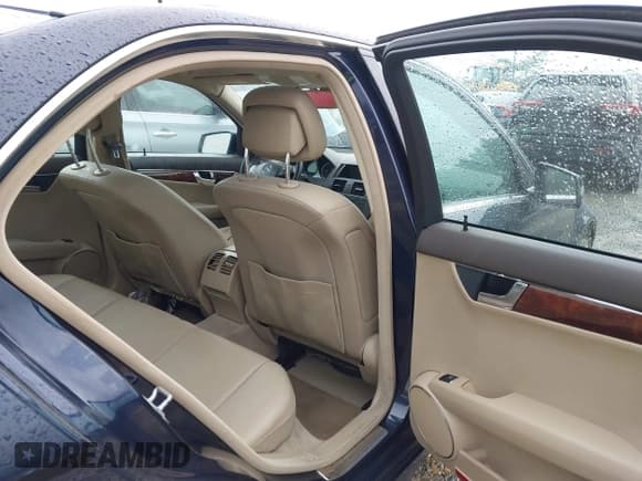 ✅ 2011 Mercedes-Benz C 300 Sport • VIN: WDDGF8BB5BR145579 • Lot: 43250423. Listed on IAAI with 191,693 mi. Free auction sales archive from the USA and detailed vehicle history report at DreamBid. Image 8.