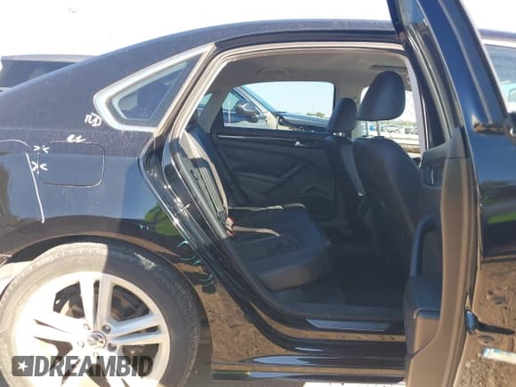 ✅ 2015 Volkswagen Passat SEL Premium • VIN: 1VWCV7A37FC053458 • Lot: 43605243. Listed on IAAI with 124,545 mi. Free auction sales archive from the USA and detailed vehicle history report at DreamBid. Image 8.