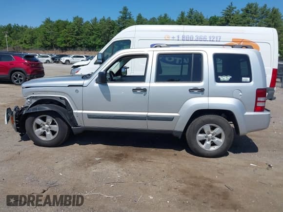 ✅ 2009 Jeep Liberty Rocky Mountain • VIN: 1J8GN28K49W525647 • Lot: 42400382. Wystawiony na IAAI z przebiegiem 131 820 mil. Bezpłatny archiwum sprzedaży aukcyjnych z USA i szczegółowy raport historii pojazdu na DreamBid. Zdjęcie 15.