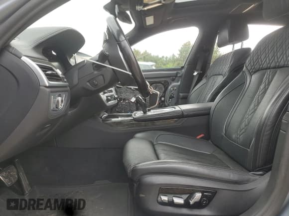 ✅ 2022 BMW 7 Series 750i xDrive • VIN: WBA7U2C01NCK70139 • Lot: 61612135. Wystawiony na Copart z przebiegiem 91 629 mil. Bezpłatny archiwum sprzedaży aukcyjnych z USA i szczegółowy raport historii pojazdu na DreamBid. Zdjęcie 7.