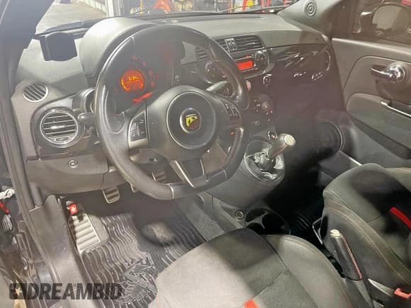 ✅ 2013 FIAT 500 Abarth • VIN: 3C3CFFFH9DT664970 • Lot: 62614615. Wystawiony na Copart z przebiegiem 121 686 mil. Bezpłatny archiwum sprzedaży aukcyjnych z USA i szczegółowy raport historii pojazdu na DreamBid. Zdjęcie 9.