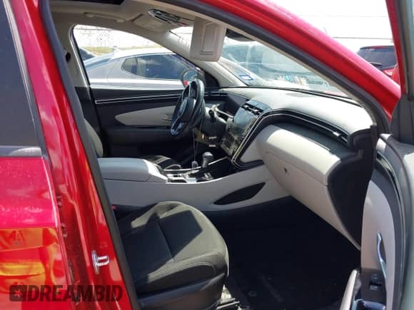 2022 Hyundai Tucson SEL z VIN 5NMJFCAE7NH096781, wystawiony jako IAAI lot #43109979 z przebiegiem 58 636 mil mil oraz . Historia ofert i sprzedaży dostępna na DreamBid. Obrazek 5.