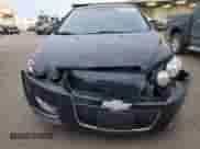 2013 Chevrolet Sonic RS z VIN 1G1JG6SB3D4218166, wystawiony jako Copart lot #65519165 z przebiegiem 102 166 mil mil oraz Nie do naprawy • Non repairable. Historia ofert i sprzedaży dostępna na DreamBid. Obrazek 5.