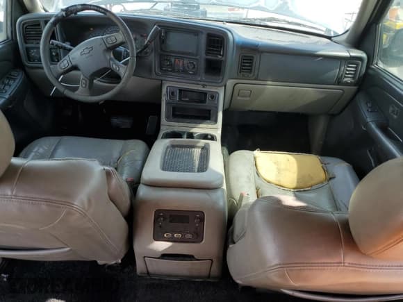 ✅ 2003 Chevrolet Suburban LT • VIN: 1GNEC16Z23J338840 • Лот: 59962715. Опубликован ранее на Copart с пробегом 264 250 миль. Бесплатный доступ к архиву аукционных продаж из США и подробный отчёт об истории автомобиля на DreamBid. Изображение 8.