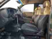 1998 Dodge Dakota SLT z VIN 1B7GG22X6WS619151, wystawiony jako Copart lot #78768394 z przebiegiem 139 243 mil mil oraz Szkoda całkowita • Salvage title. Historia ofert i sprzedaży dostępna na DreamBid. Obrazek 7.