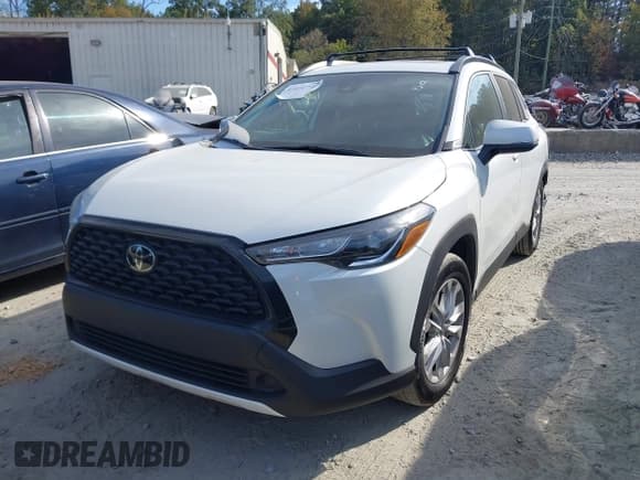 ✅ 2022 Toyota Corolla Cross LE • VIN: 7MUBAABG5NV021538 • Lot: 43474751. Wystawiony na IAAI z przebiegiem 81 009 mil. Bezpłatny archiwum sprzedaży aukcyjnych z USA i szczegółowy raport historii pojazdu na DreamBid. Zdjęcie 17.