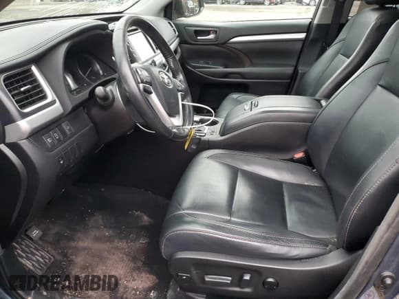 ✅ 2017 Toyota Highlander XLE • VIN: 5TDJZRFH4HS463389 • Лот: 91668125. Опубликован ранее на Copart с пробегом 83 145 миль. Бесплатный доступ к архиву аукционных продаж из США и подробный отчёт об истории автомобиля на DreamBid. Изображение 7.