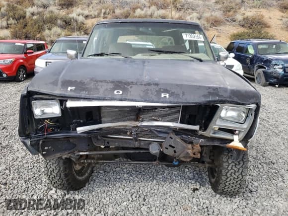 ✅ 1986 Ford Bronco Custom • VIN: 1FMEU15H7GLB19165 • Lot: 71802554. Wystawiony na Copart z przebiegiem 81 444 mil. Bezpłatny archiwum sprzedaży aukcyjnych z USA i szczegółowy raport historii pojazdu na DreamBid. Zdjęcie 5.