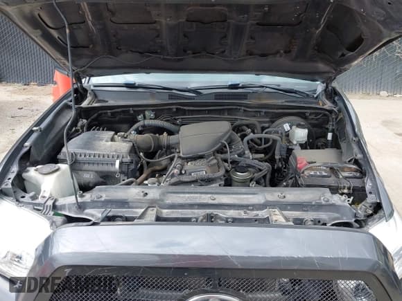 ✅ 2019 Toyota Tacoma SR • VIN: 5TFSX5EN1KX065827 • Lot: 42039868. Listed on IAAI with 60,457 mi. Free auction sales archive from the USA and detailed vehicle history report at DreamBid. Image 10.