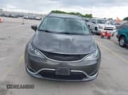 ✅ 2017 Chrysler Pacifica Touring L • VIN: 2C4RC1BG5HR771361 • Lot: 42251128. Wystawiony na IAAI z przebiegiem 139 689 mil. Bezpłatny archiwum sprzedaży aukcyjnych z USA i szczegółowy raport historii pojazdu na DreamBid. Zdjęcie 6.