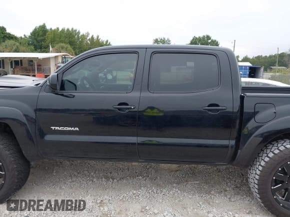 ✅ 2011 Toyota Tacoma PreRunner • VIN: 5TFJU4GN4BX006699 • Lot: 43192392. Wystawiony na IAAI z przebiegiem 173 831 mil. Bezpłatny archiwum sprzedaży aukcyjnych z USA i szczegółowy raport historii pojazdu na DreamBid. Zdjęcie 14.