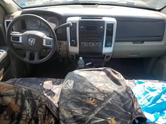 ✅ 2010 Dodge 1500 TRX • VIN: 1D7RV1GTXAS163264 • Lot: 50192525. Wystawiony na Copart z przebiegiem 283 740 mil. Bezpłatny archiwum sprzedaży aukcyjnych z USA i szczegółowy raport historii pojazdu na DreamBid. Zdjęcie 8.