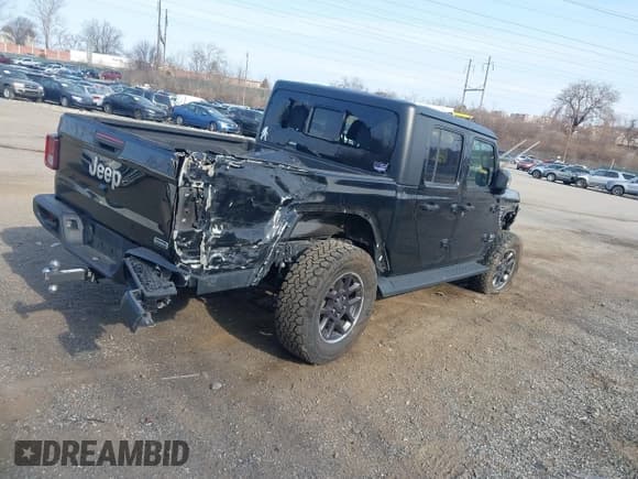 ✅ 2021 Jeep Gladiator Overland • VIN: 1C6HJTFG1ML606215 • Lot: 41771646. Wystawiony na IAAI z przebiegiem 77 411 mil. Bezpłatny archiwum sprzedaży aukcyjnych z USA i szczegółowy raport historii pojazdu na DreamBid. Zdjęcie 4.