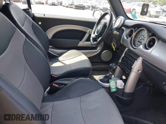 ✅ 2006 MINI Convertible S • VIN: WMWRH33546TL93272 • Lot: 42499255. Listed on IAAI with 96,444 mi. Free auction sales archive from the USA and detailed vehicle history report at DreamBid. Image 5.