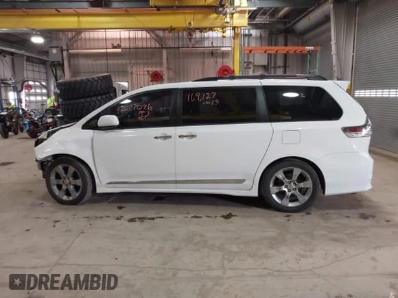 ✅ 2014 Toyota Sienna SE • VIN: 5TDXK3DC7ES497390 • Lot: 42037096. Listed on IAAI with 169,127 mi. Free auction sales archive from the USA and detailed vehicle history report at DreamBid. Image 15.