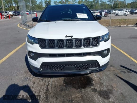 ✅ 2023 Jeep Compass Altitude • VIN: 3C4NJDBN2PT536285 • Lot: 43436016. Wystawiony na IAAI z przebiegiem 33 155 mil. Bezpłatny archiwum sprzedaży aukcyjnych z USA i szczegółowy raport historii pojazdu na DreamBid. Zdjęcie 12.