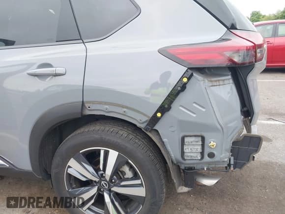 ✅ 2022 Nissan Rogue SL • VIN: 5N1BT3CB5NC702573 • Lot: 42613471. Wystawiony na IAAI z przebiegiem 29 804 mil. Bezpłatny archiwum sprzedaży aukcyjnych z USA i szczegółowy raport historii pojazdu na DreamBid. Zdjęcie 6.