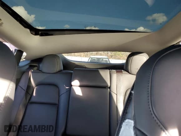 ✅ 2024 Tesla Model Y • VIN: 7SAYGDED9RF099811 • Lot: 90992675. Wystawiony na Copart z przebiegiem 21 419 mil. Bezpłatny archiwum sprzedaży aukcyjnych z USA i szczegółowy raport historii pojazdu na DreamBid. Zdjęcie 10.