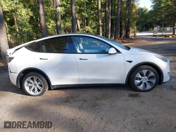 ✅ 2022 Tesla Model Y Long Range • VIN: 7SAYGDEE4NF425579 • Lot: 43368023. Listed on IAAI with 31,268 mi. Free auction sales archive from the USA and detailed vehicle history report at DreamBid. Image 14.